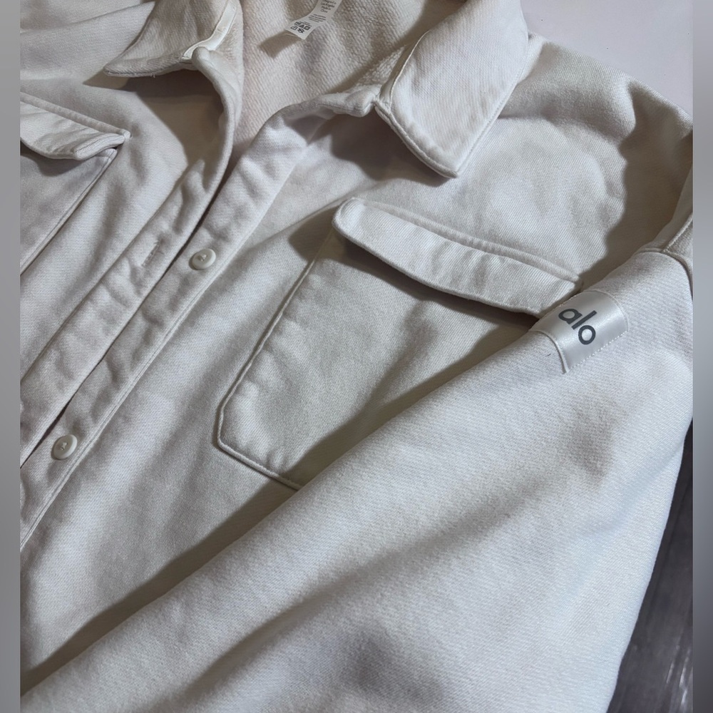 Alo Yoga Cream Button-Up Cropped Shacket
